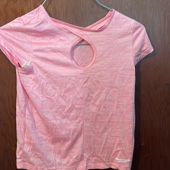 Two sketchers t-shirts in pink and black size 8 (girls) - Picture 3 of 5